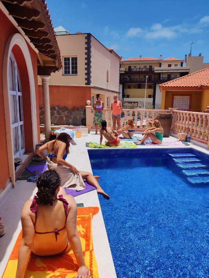 Duque Nest Hostel Адехе Екстер'єр фото