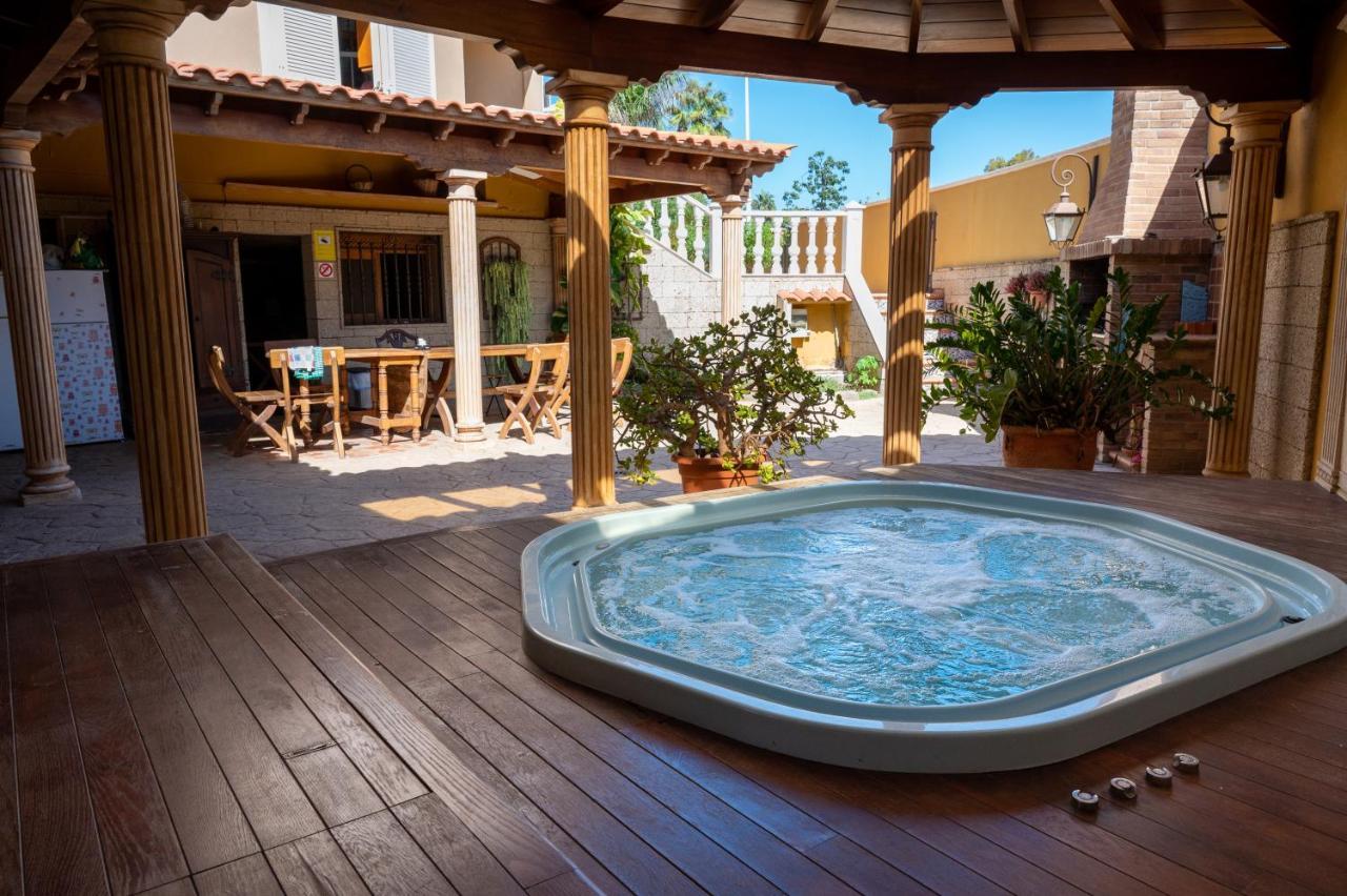 Duque Nest Hostel Адехе Екстер'єр фото