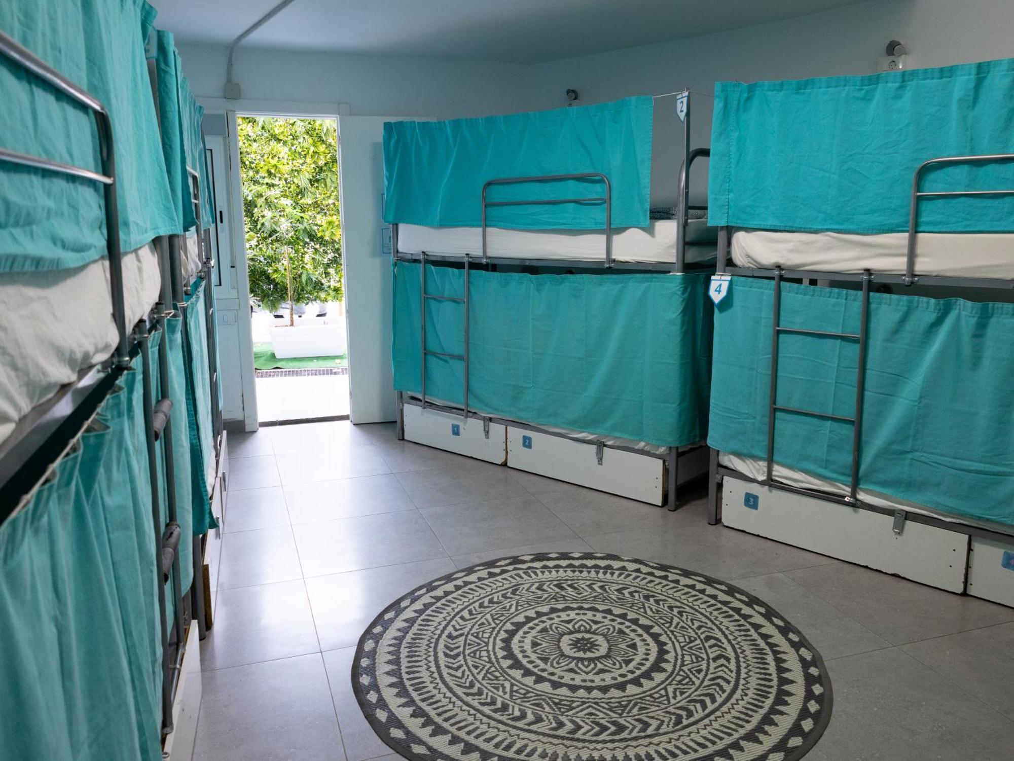 Duque Nest Hostel Адехе Екстер'єр фото