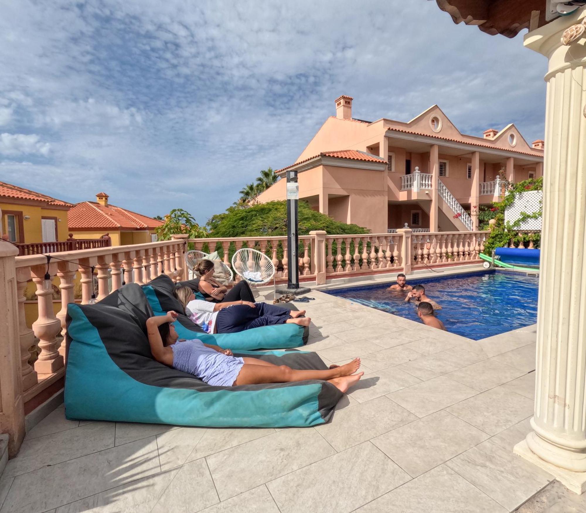 Duque Nest Hostel Адехе Екстер'єр фото